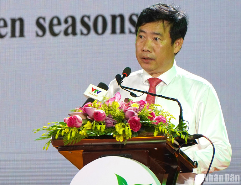 Chủ tịch Ủy ban nhân dân tỉnh Đồng Tháp Phạm Thiện Nghĩa phát biểu khai mạc.