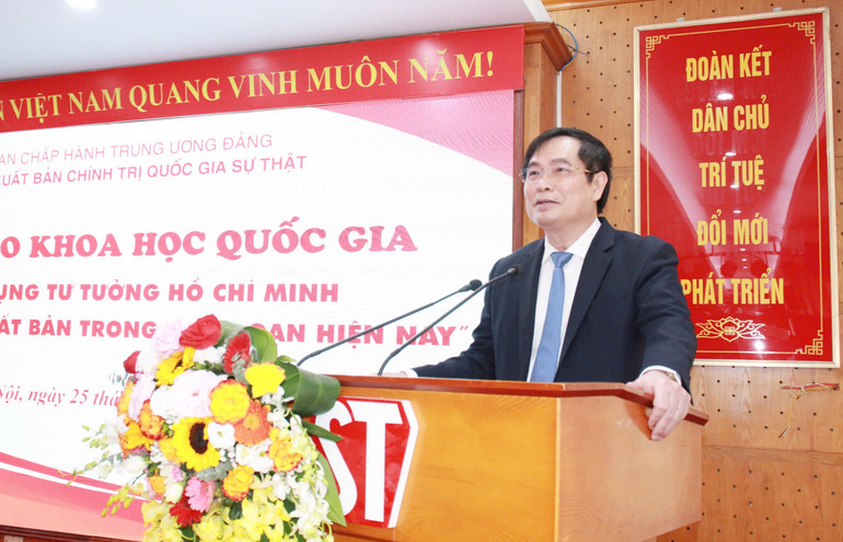 Đồng chí Phan Xuân Thủy, Phó Trưởng Ban Tuyên giáo Trung ương phát biểu tổng kết hội thảo.