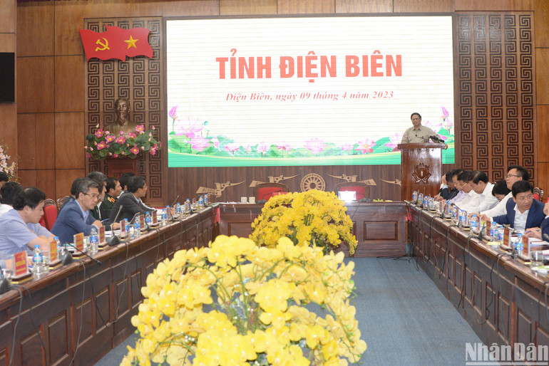 Quang cảnh buổi làm việc. (Ảnh: LÊ LAN)