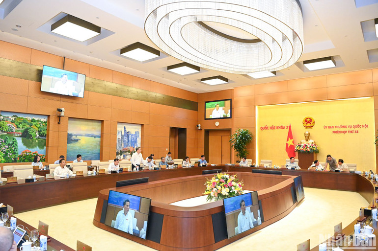 Quang cảnh phiên họp cho ý kiến về dự án Luật Quy hoạch đô thị và quy hoạch nông thôn. (Ảnh: DUY LINH)