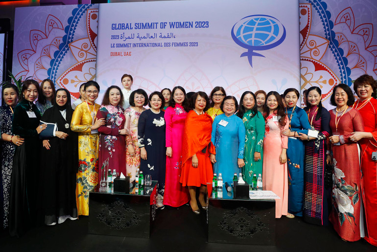 Phó Chủ tịch nước Võ Thị Ánh Xuân và các đại biểu dự khai mạc Hội nghị Thượng đỉnh phụ nữ toàn cầu 2023. (Ảnh: TTXVN)