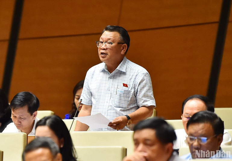 Đại biểu Nguyễn Tạo (đoàn Lâm Đồng) tham gia ý kiến thảo luận tại hội trường chiều 21/5. (Ảnh: THỦY NGUYÊN) Đại biểu Nguyễn Tạo (đoàn Lâm Đồng) tham gia ý kiến thảo luận tại hội trường chiều 21/5. (Ảnh: THỦY NGUYÊN)