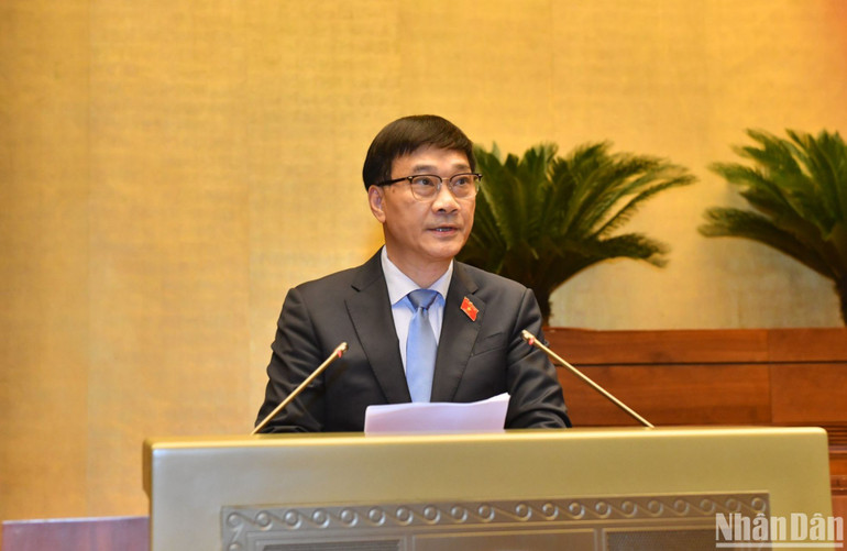 Chủ nhiệm Ủy ban Kinh tế của Quốc hội Vũ Hồng Thanh trình bày báo cáo thẩm tra về dự án Luật. (Ảnh: ĐĂNG KHOA) Chủ nhiệm Ủy ban Kinh tế của Quốc hội Vũ Hồng Thanh trình bày báo cáo thẩm tra về dự án Luật. (Ảnh: ĐĂNG KHOA)