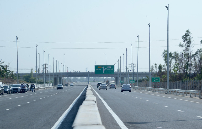 Tuyến cao tốc Phan Thiết - Dầu Giây tại Nút giao Phan Thiết, Km0+000 với quốc lộ 1 tại xã Hàm Kiệm, huyện Hàm Thuận Nam, tỉnh Bình Thuận.