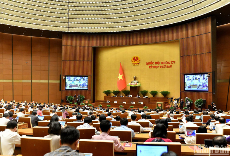 Quang cảnh phiên họp ở hội trường chiều 24/10. (Ảnh: ĐĂNG KHOA)