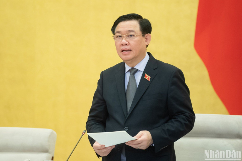 Chủ tịch Quốc hội Vương Đình Huệ phát biểu khai mạc phiên họp. (Ảnh: DUY LINH)