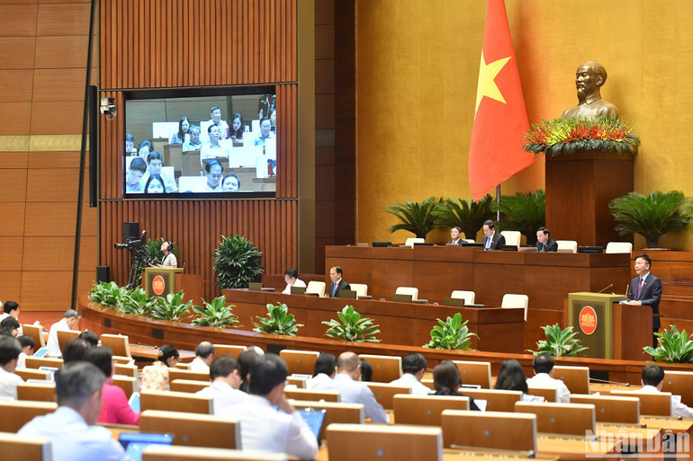 Quang cảnh phiên họp. (Ảnh: ĐĂNG KHOA)