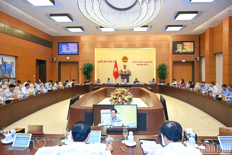 Quang cảnh phiên họp. (Ảnh: DUY LINH)