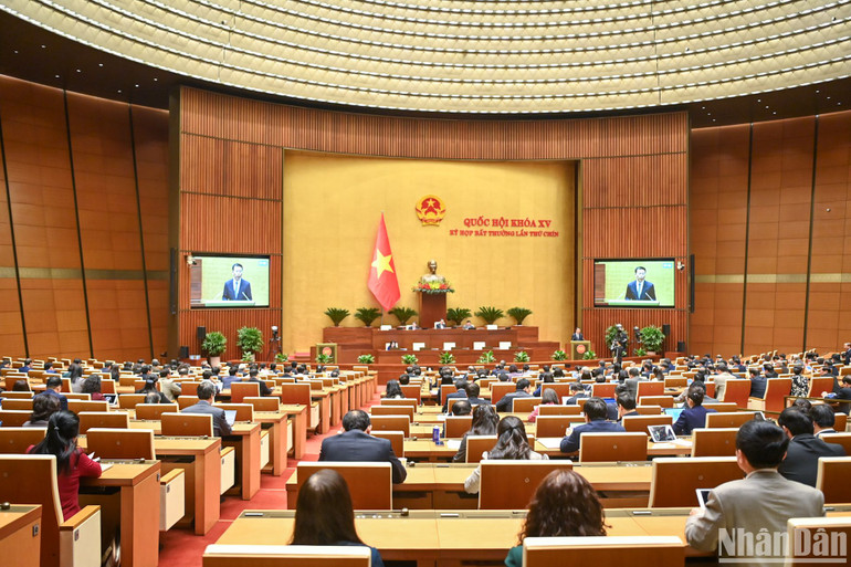 Quang cảnh phiên họp ở hội trường sáng 15/2. (Ảnh: DUY LINH)