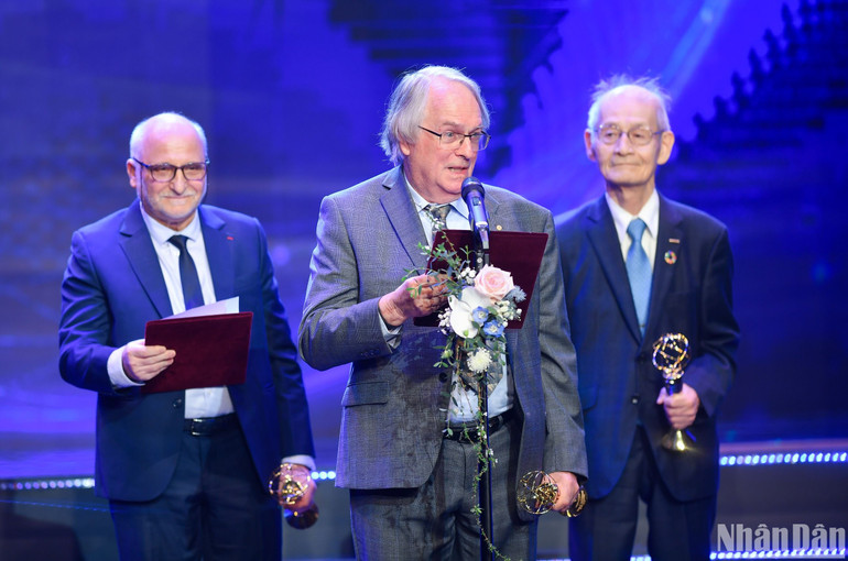 Giáo sư Stanley Whittingham phát biểu. (Ảnh: THÀNH ĐẠT) Giáo sư Stanley Whittingham phát biểu. (Ảnh: THÀNH ĐẠT)