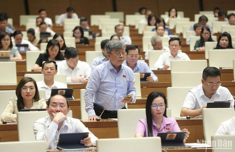 Đại biểu Trương Trọng Nghĩa góp ý kiến vào dự thảo Luật. (Ảnh: DUY LINH)