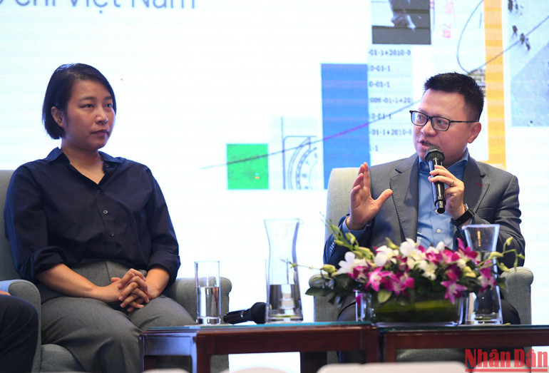 Tổng Biên tập Báo Nhân Dân Lê Quốc Minh phát biểu trong Phiên thảo luận.