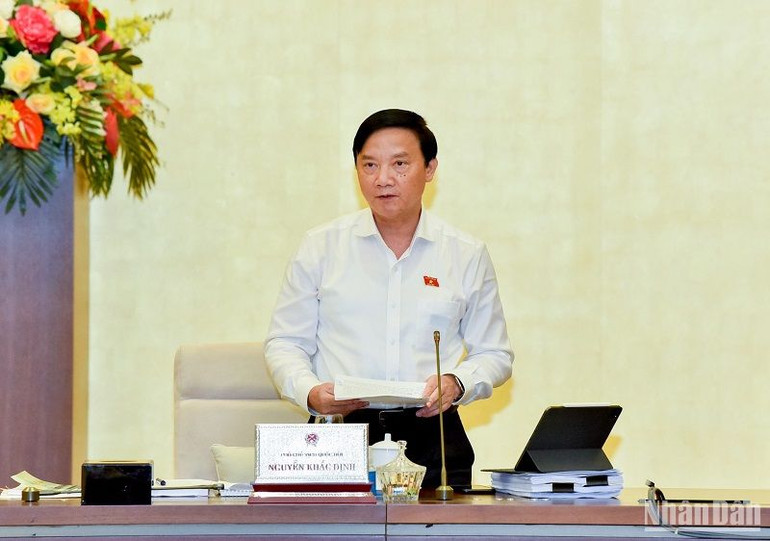 Phó Chủ tịch Quốc hội Nguyễn Khắc Định kết luận nội dung thảo luận. (Ảnh: DUY LINH)