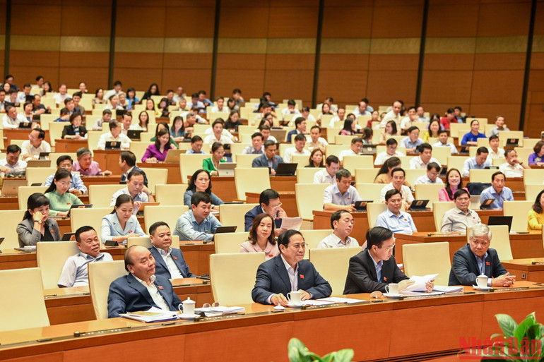 Các đồng chí lãnh đạo Đảng, Nhà nước và các đại biểu Quốc hội dự phiên chất vấn và trả lời chất vấn chiều 3/11. Ảnh: DUY LINH