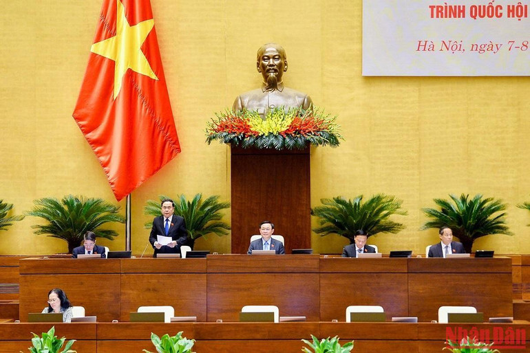 Phó Chủ tịch Thường trực Quốc hội Trần Thanh Mẫn điều hành phiên thảo luận về dự án Luật Khám bệnh, chữa bệnh (sửa đổi). (Ảnh: DUY LINH)