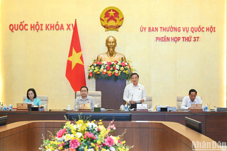 Phó Chủ tịch Quốc hội Nguyễn Khắc Định điều hành nội dung phiên họp. (Ảnh: DUY LINH) Phó Chủ tịch Quốc hội Nguyễn Khắc Định điều hành nội dung phiên họp. (Ảnh: DUY LINH)