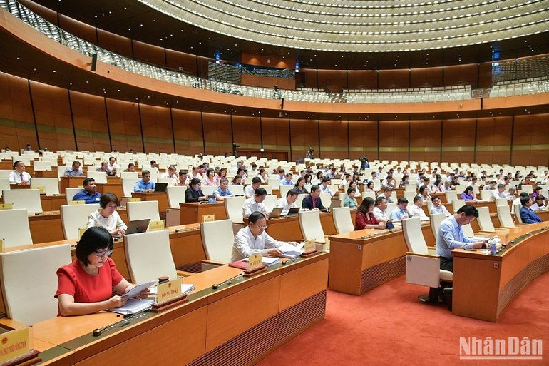 Quang cảnh phiên thảo luận về dự án Luật Đất đai (sửa đổi) sáng 30/8. (Ảnh: DUY LINH)