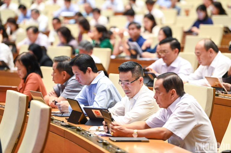 Các đại biểu dự phiên chất vấn. (Ảnh: DUY LINH)