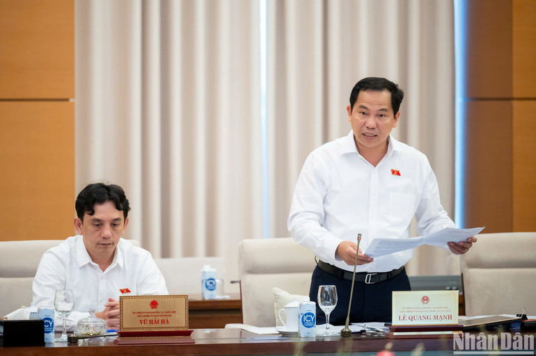 Chủ nhiệm Ủy ban Tài chính - Ngân sách Lê Quang Mạnh phát biểu. (Ảnh: DUY LINH) Chủ nhiệm Ủy ban Tài chính - Ngân sách Lê Quang Mạnh phát biểu. (Ảnh: DUY LINH)