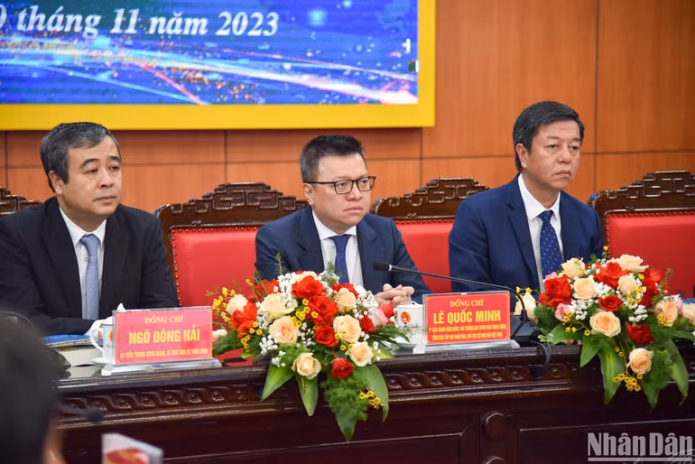Tổng Biên tập Báo Nhân Dân, Chủ tịch Hội Nhà báo Việt Nam Lê Quốc Minh đồng chủ trì hội thảo. (Ảnh: NHẬT QUANG) Tổng Biên tập Báo Nhân Dân, Chủ tịch Hội Nhà báo Việt Nam Lê Quốc Minh đồng chủ trì hội thảo. (Ảnh: NHẬT QUANG)