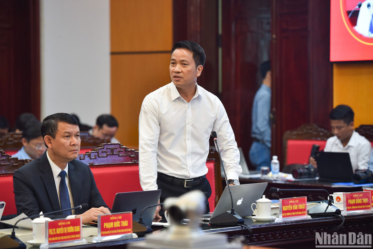 Đại biểu trao đổi tại hội thảo. (Ảnh: NHẬT QUANG)