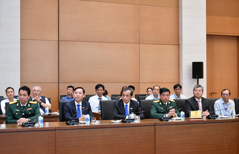 Đoàn đại biểu gương điển hình tiêu biểu thành phố Cần Thơ tham dự cuộc gặp mặt. Đoàn đại biểu gương điển hình tiêu biểu thành phố Cần Thơ tham dự cuộc gặp mặt.