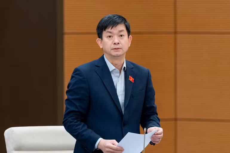 Tổng Thư ký Quốc hội, Chủ nhiệm Văn phòng Quốc hội Lê Quang Tùng trình bày Báo cáo. (Ảnh: DUY LINH) Tổng Thư ký Quốc hội, Chủ nhiệm Văn phòng Quốc hội Lê Quang Tùng trình bày Báo cáo. (Ảnh: DUY LINH)