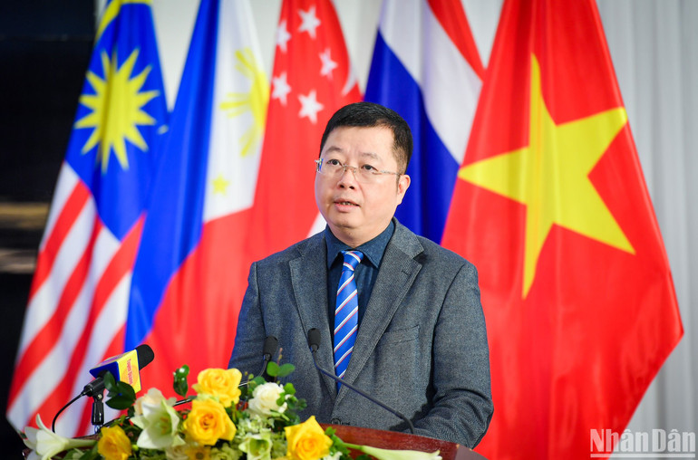 Thứ trưởng Thông tin và Truyền thông Nguyễn Thanh Lâm phát biểu chào mừng hội thảo. (Ảnh: THÀNH ĐẠT)