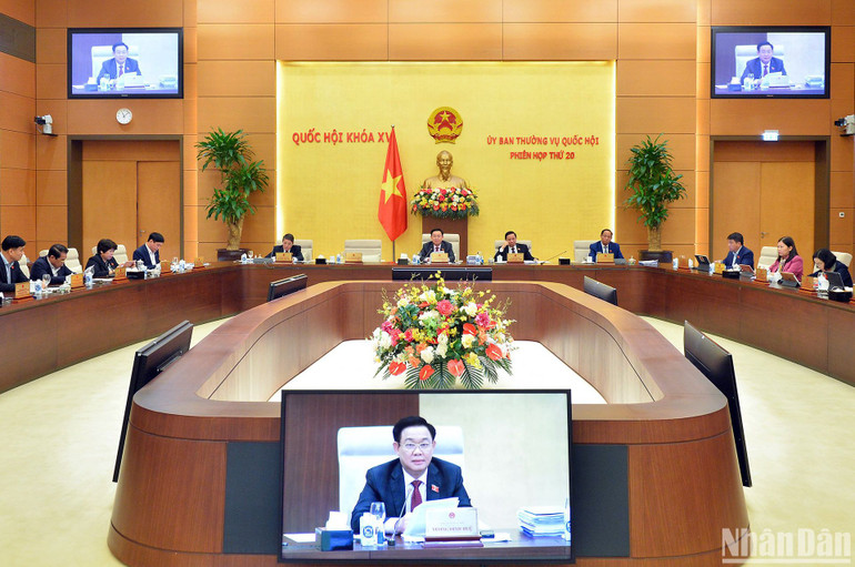 Quang cảnh phiên họp sáng 13/2. (Ảnh: DUY LINH)