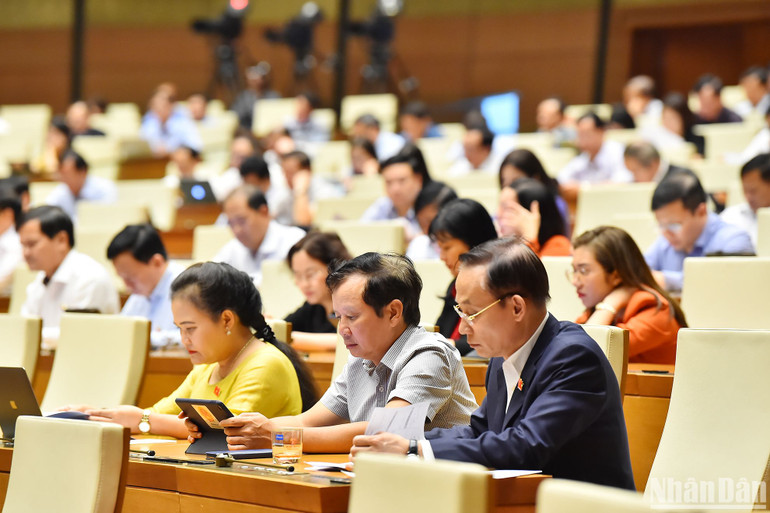 Các đại biểu Quốc hội dự phiên họp. (Ảnh: THỦY NGUYÊN)