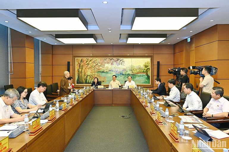 Quang cảnh phiên thảo luận ở Tổ Hà Nội sáng 10/6. (Ảnh: THỦY NGUYÊN)