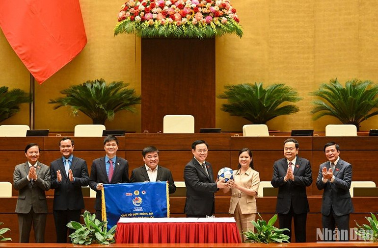 Giải bóng đá nhằm tạo sân chơi bổ ích, rèn luyện sức khỏe cho công nhân lao động cả nước. (Ảnh: DUY LINH)