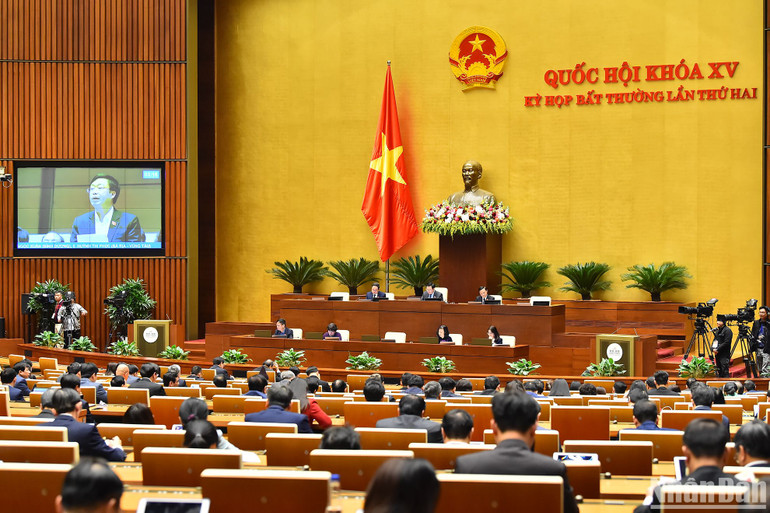 Quang cảnh phiên thảo luận ở hội trường chiều 7/1. (Ảnh: THỦY NGUYÊN)