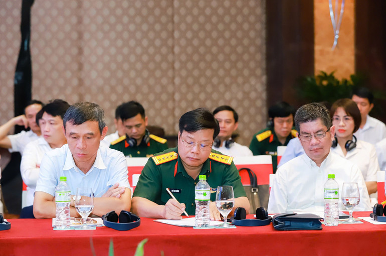 Các đại biểu Việt Nam dự hội nghị. (Ảnh: THÀNH DUY)