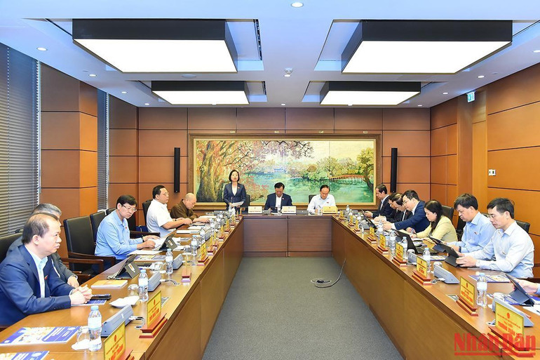 Quang cảnh phiên thảo luận ở Tổ 1 sáng 3/11. (Ảnh: THỦY NGUYÊN)