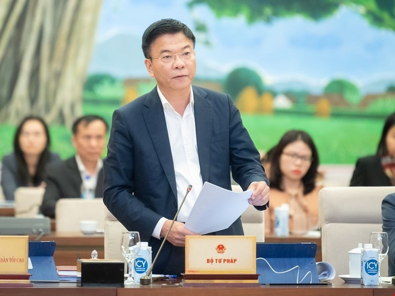 Bộ trưởng Tư pháp Lê Thành Long sẽ trả lời chất vấn về nhóm vấn đề thuộc lĩnh vực tư pháp.