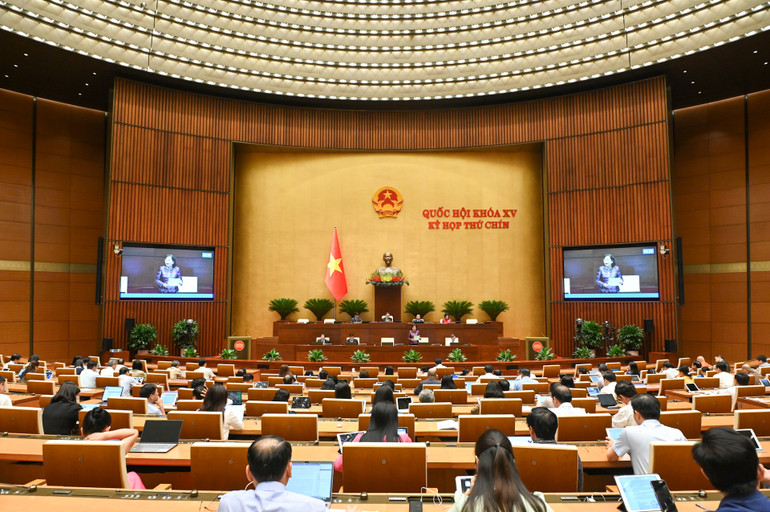 Quang cảnh phiên họp. (Ảnh: BÙI GIANG)