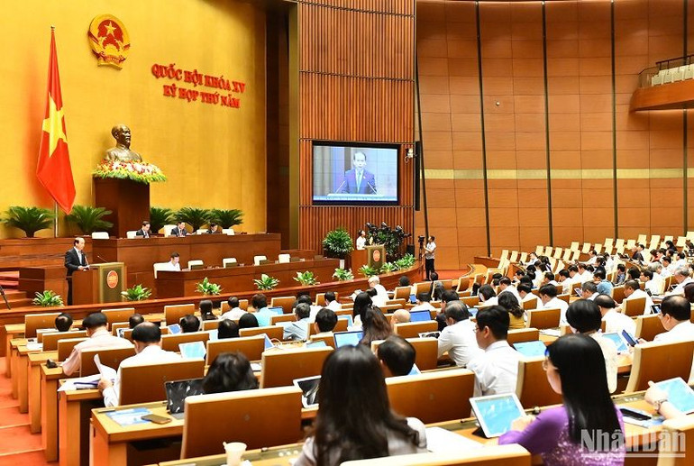 Quang cảnh phiên họp sáng 23/5. (Ảnh: ĐĂNG KHOA)