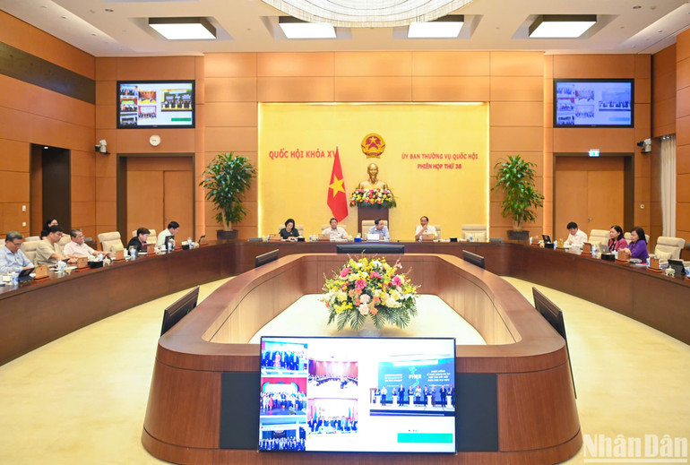 Quang cảnh phiên họp. (Ảnh: DUY LINH)