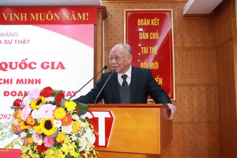 GS, TS Hoàng Chí Bảo tham luận về chủ đề "Quan niệm của Chủ tịch Hồ Chí Minh về sách và văn hóa đọc".