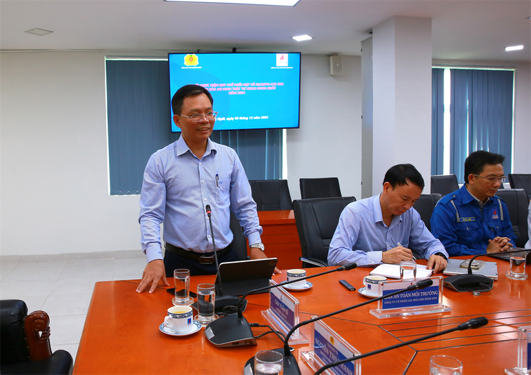 Giám đốc Nhà máy Lọc dầu Dung Quất Cao Tuấn Sĩ phát biểu tại hội nghị.