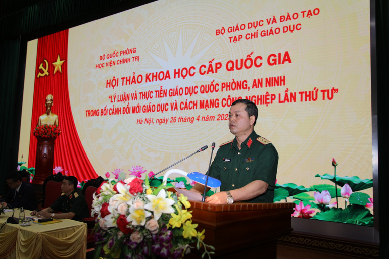 Trung tướng, PGS,TS Nguyễn Văn Bạo, Giám đốc Học viện Chính trị, Bộ Quốc phòng phát biểu khai mạc Hội thảo.