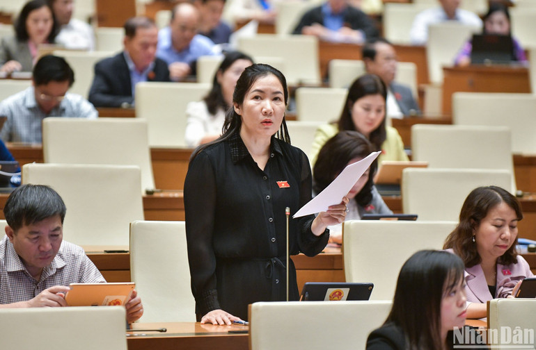 Đại biểu Trần Thị Thu Phước (đoàn Kon Tum) phát biểu. (Ảnh: DUY LINH) Đại biểu Trần Thị Thu Phước (đoàn Kon Tum) phát biểu. (Ảnh: DUY LINH)