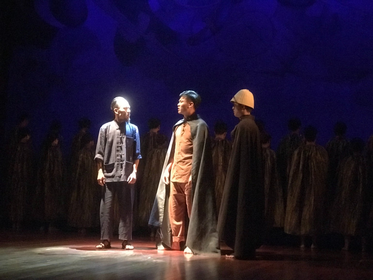 Nghệ sĩ Minh Hải thể hiện hình tượng Chủ tịch Hồ Chí Minh.