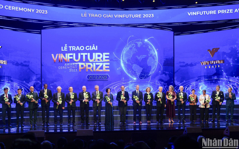 4 nhà khoa học phát minh pin mặt trời và pin Lithium-ion nhận Giải thưởng chính VinFuture 2023 ảnh 5 4 nhà khoa học phát minh pin mặt trời và pin Lithium-ion nhận Giải thưởng chính VinFuture 2023 ảnh 5