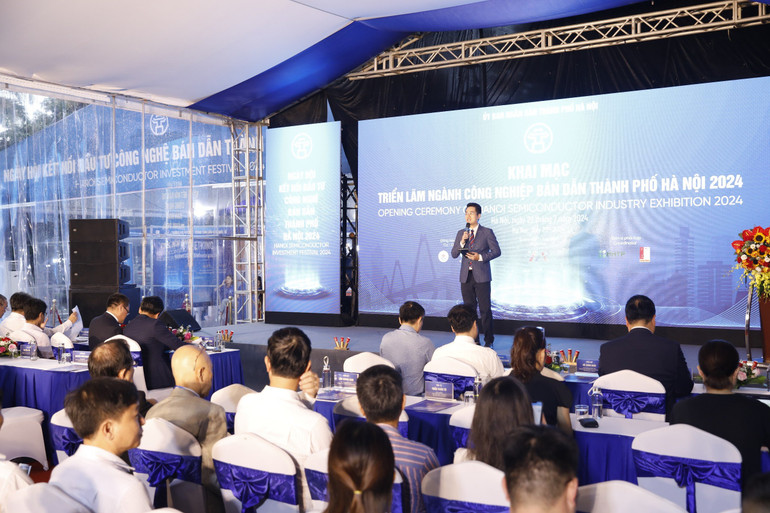 Quang cảnh lễ khai mạc.