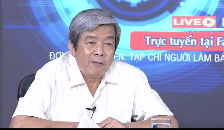 Nhà báo Hà Minh Huệ, nguyên Phó Tổng Giám đốc Thông tấn xã Việt Nam, nguyên Phó Chủ tịch Thường trực Hội Nhà báo Việt Nam phát biểu tại Diễn đàn.