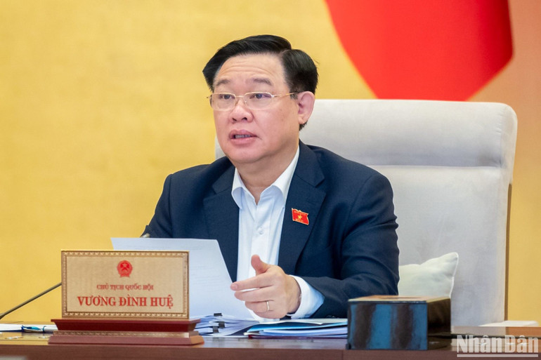 Chủ tịch Quốc hội Vương Đình Huệ phát biểu ý kiến. (Ảnh: DUY LINH) Chủ tịch Quốc hội Vương Đình Huệ phát biểu ý kiến. (Ảnh: DUY LINH)