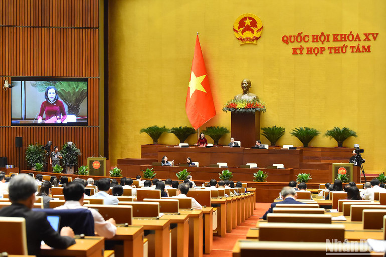 Quang cảnh phiên họp sáng 9/11. (Ảnh: THỦY NGUYÊN)