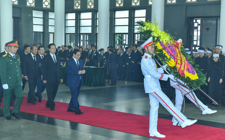 Đoàn Chính phủ do đồng chí Phạm Minh Chính, Ủy viên Bộ Chính trị, Thủ tướng Chính phủ làm Trưởng đoàn vào viếng Tổng Bí thư Nguyễn Phú Trọng. Đoàn Chính phủ do đồng chí Phạm Minh Chính, Ủy viên Bộ Chính trị, Thủ tướng Chính phủ làm Trưởng đoàn vào viếng Tổng Bí thư Nguyễn Phú Trọng.